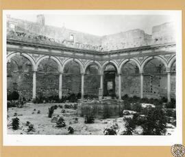 Claustro de la Cartuja de Jerez de la Frontera [Fuente y crujía del claustro de los Legos. Cartuj...