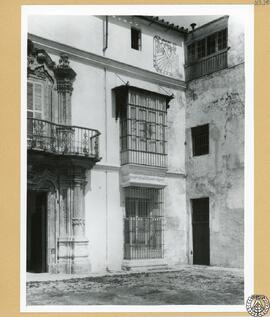 Casa particular en Jerez de la Frontera [Detalle del reloj de sol de la fachada del palacio de lo...