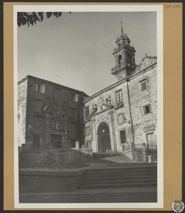 Fachadas de la iglesia y del convento de Santo Domingo en Santiago de Compostela [San Domingos de...