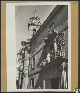 Iglesia de las Huérfanas. en Santiago de Compostela. Hornacina sobre la puerta de entrada [del Co...