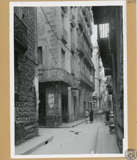 Casa del Marqués de Llió en Barcelona [Calle Montcada de Barcelona. Fachadas de viviendas y local...