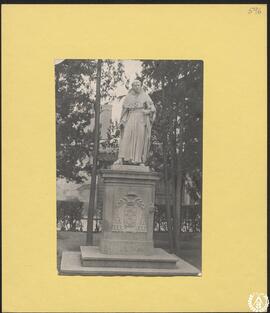 Universidad de Alcalá de Henares. Cisneros [Estatua del cardenal en la plaza de San Diego]