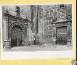 Iglesia parroquial de Vinaroz, Castellón [Portalada plateresca y puerta de la Comunión. Iglesia F...