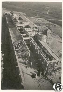 [Universidad Laboral de Gijón. Vista de los pabellones del ala sur en construcción desde la torre]