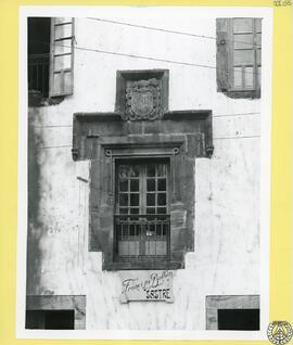 Casa particular en Colunga [Cartel: Francisco Balbín Sastre]