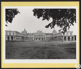 Palacio Real de Aranjuez [Fachada principal y alas de poniente. Plaza de Armas]