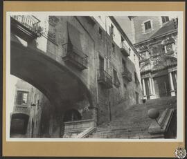 Calle de la subida de Santo Domingo y Palacio del Vizcondado [Subida de San Domingo. Palacio de l...