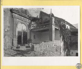 Ludiente, Castellón [Portada de la iglesia fortificada de la Natividad]