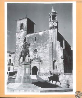 Iglesia de San Martín de Trujillo y monumento a Pizarro