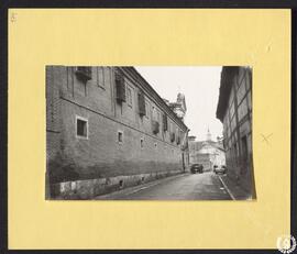 Colegio de Caracciolos de Alcalá de Henares. Fachada del convento a la calle de la Trinidad [Cole...