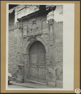 Casa en Cuenca. Portada [Colegio de los Jesuitas]