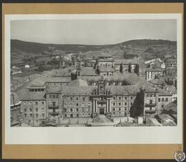 [Monasterio de] San Martín Pinario en Santiago de Compostela. Vista desde la torre de la catedral