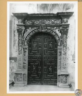 Iglesia de la Cartuja de Jerez de la frontera. Puerta divisoria del coro [Portada de entrecoros d...