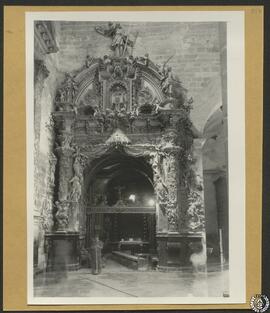 Catedral de Barbastro, Huesca. Portada de la capilla del Santo Cristo [de los Milagros]