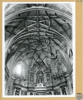 Catedral de Plasencia. Interior [Bóveda de crucería de la Capilla Mayor y vista parcial del Retab...