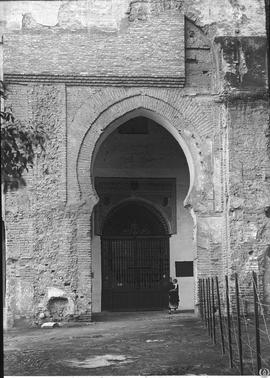 Sevilla. Catedral. Patio de los Naranjos. Arco de la mezquita almohade. S. XII