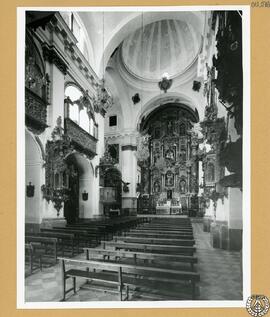 Iglesia de Santiago en Cádiz [Interior: nave central, cúpula, retablo mayor y celosías de las tri...