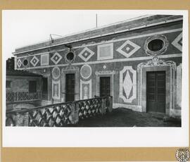 Casa Rosell en el barrio Horta de Barcelona [Detalle de la decoración de la fachada]