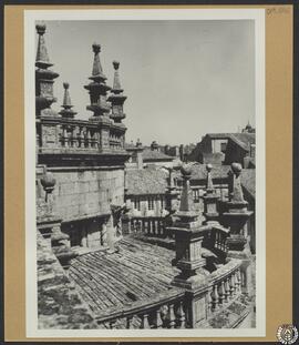 Catedral de Santiago de Compostela. Cubierta románica y pináculos de la cabecera