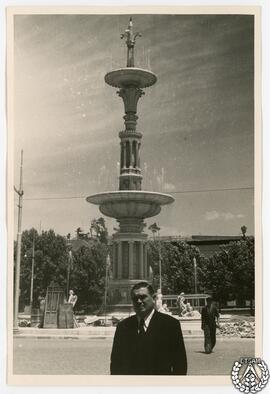 [Instalación de la fuente en memoria de Juan de Villanueva en la glorieta de Ramiro Ledesma Ramos...