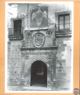 Casa de los Ovando en Cáceres [Portada principal. Palacio de Hernando de Ovando]