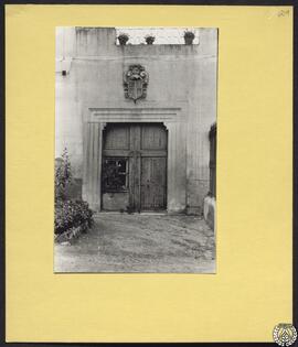 Alcalá de Henares [Portada de un edificio sin identificar]