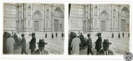 [Vistas de ciudades y edificios de Italia. Florencia. Plaza del Duomo]