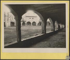 Plaza porticada de Santa Pau, Gerona