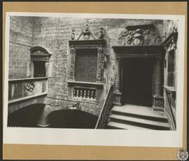 Casa Robert en Torroella de Montgrí, Gerona. Puertas y balcón del primer piso del patio [Palau So...