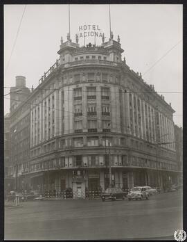 [Hotel Nacional, Madrid. Vista de la esquina entre el Paseo del Prado y la calle de Atocha]