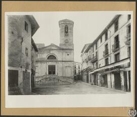 Iglesia parroquial de Sant Hilari Sacalm, Gerona. Fachada y torre campanario