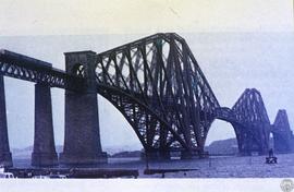 [Lección Puentes. Puentes de hierro. Puente sobre el río Forth, en Escocia. 1890. Vista del puent...