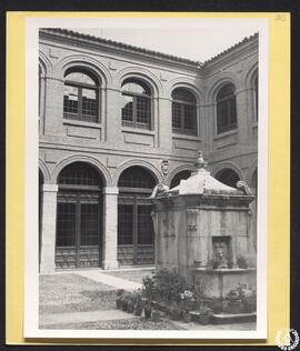 Colegio Menor de San Ciriaco o de Málaga en Alcalá de Henares [Patio]