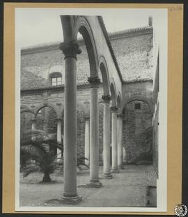 Hospital Real de Granada [Detalle de las crujías del Patio de los Mármoles]