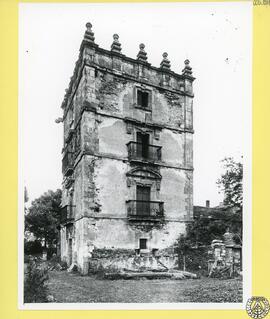 Palacio de Lieres [sic] en Navia [Palacio de Lienes. Armental, parroquia de Villanueva, Navia]