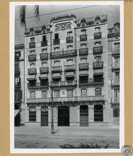 Casa en el Paseo Colón número 11 de Barcelona [Casa Condeminas]