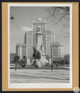 Monumento a Cervantes [y Edificio España], Plaza de España, Madrid