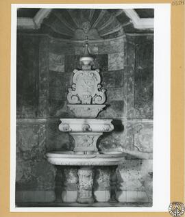 Hospital de San Diego de Sanlúcar de Barrameda. Pila en la sacristía [de la iglesia]