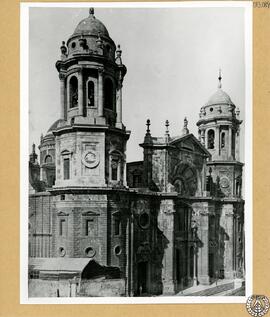 Catedral de Cádiz. Exterior [Vista de la fachada principal y las dos torres]