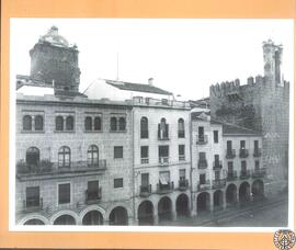 Plaza [Mayor] de Cáceres y Torre de Bujaco