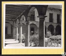 Colegio del Rey en Alcalá de Henares [Patio. Colegio Menor de San Felipe y Santiago]