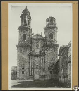 Monasterio de Sobrado de los Monjes, La Coruña. Fachada principal [de la iglesia] y torres