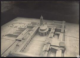 [Universidad Laboral de Gijón. Maqueta. Vista aérea patio principal. Iglesia]