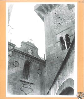Torre de los Plata [o torre de Sande] en Cáceres [Detalle de ajimez y matacán. Vista parcial de l...