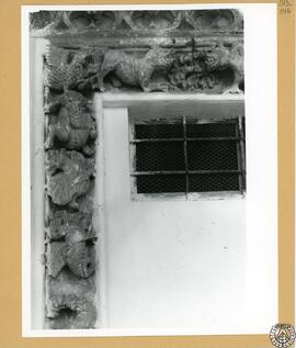 Palacio Ducal de Bornos. Puerta gótica [de la galería alta del patio. Castillo Palacio de los Rib...