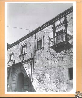 Casa del Roco en Cáceres (hoy Casino de la Concordia) [Balcón de la fachada principal. Palacio de...