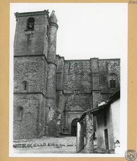 Iglesia parroquial de Malpartida de Plasencia [Torre campanario y portada norte de la iglesia de ...