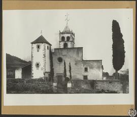 Iglesia Parroquial de San Vicente en Canet d'Adri, Gerona. Fachada, torre de defensa y torre camp...