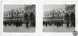 [Vistas de ciudades y edificios de Italia. Venecia. Vista de la Basílica y del palacio Ducal, des...