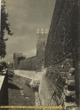 Barcelona. Restos de murallas medievales siglos XIII y XIV